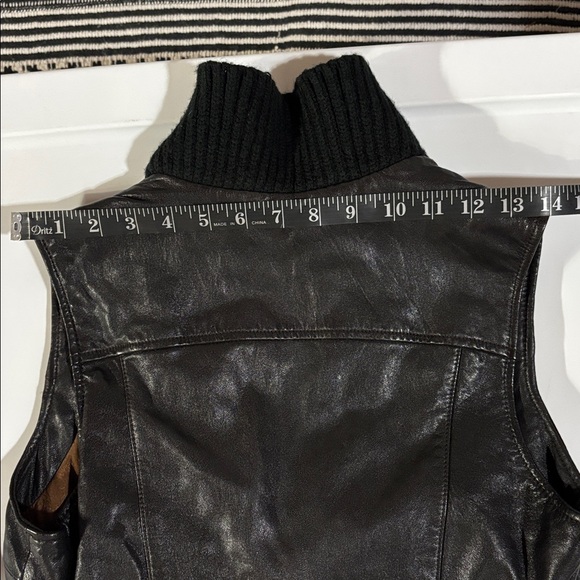 Leather vest with removable hood - Picture 5 of 6
